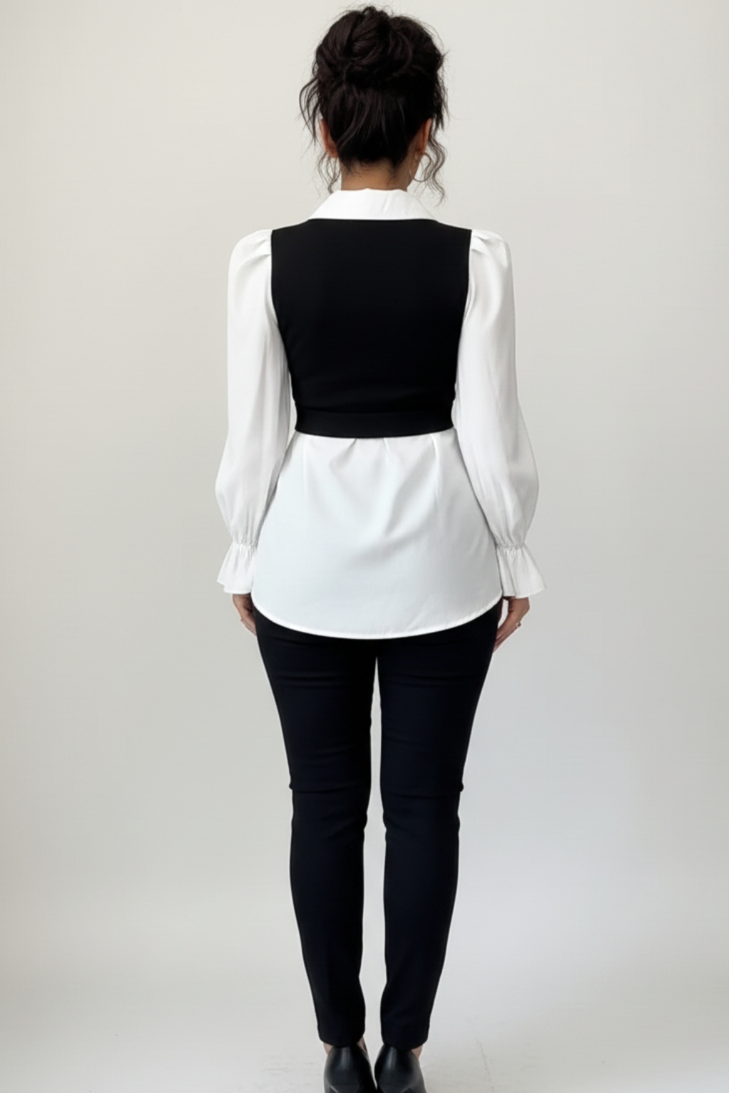 Long-sleeved waist-hugging striped V-neck shirt